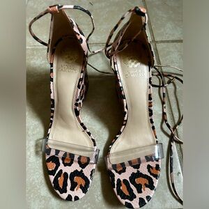 Vince Camuto high heels
Size 9
Just used once or twice
Leopard Print